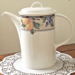Mikasa Garden Harvest 5 Cup Stoneware Coffee Pot CAC29 Made in Malaysia